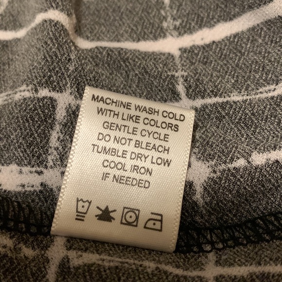 Adrienne Vittadini Short Tulip Sleeve Tee With Neck Tucks size M - Picture 8 of 8